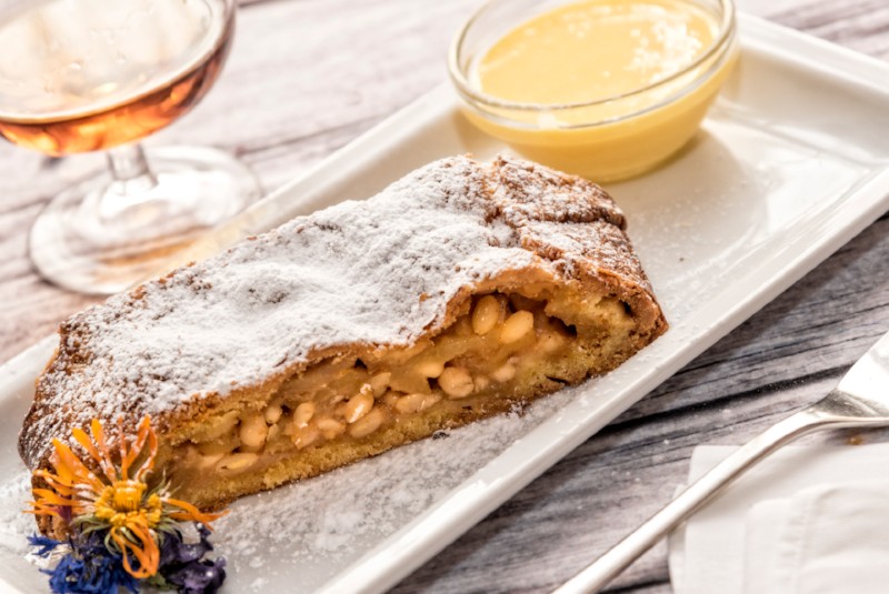 Lo strudel di mele con salsa alla vaniglia