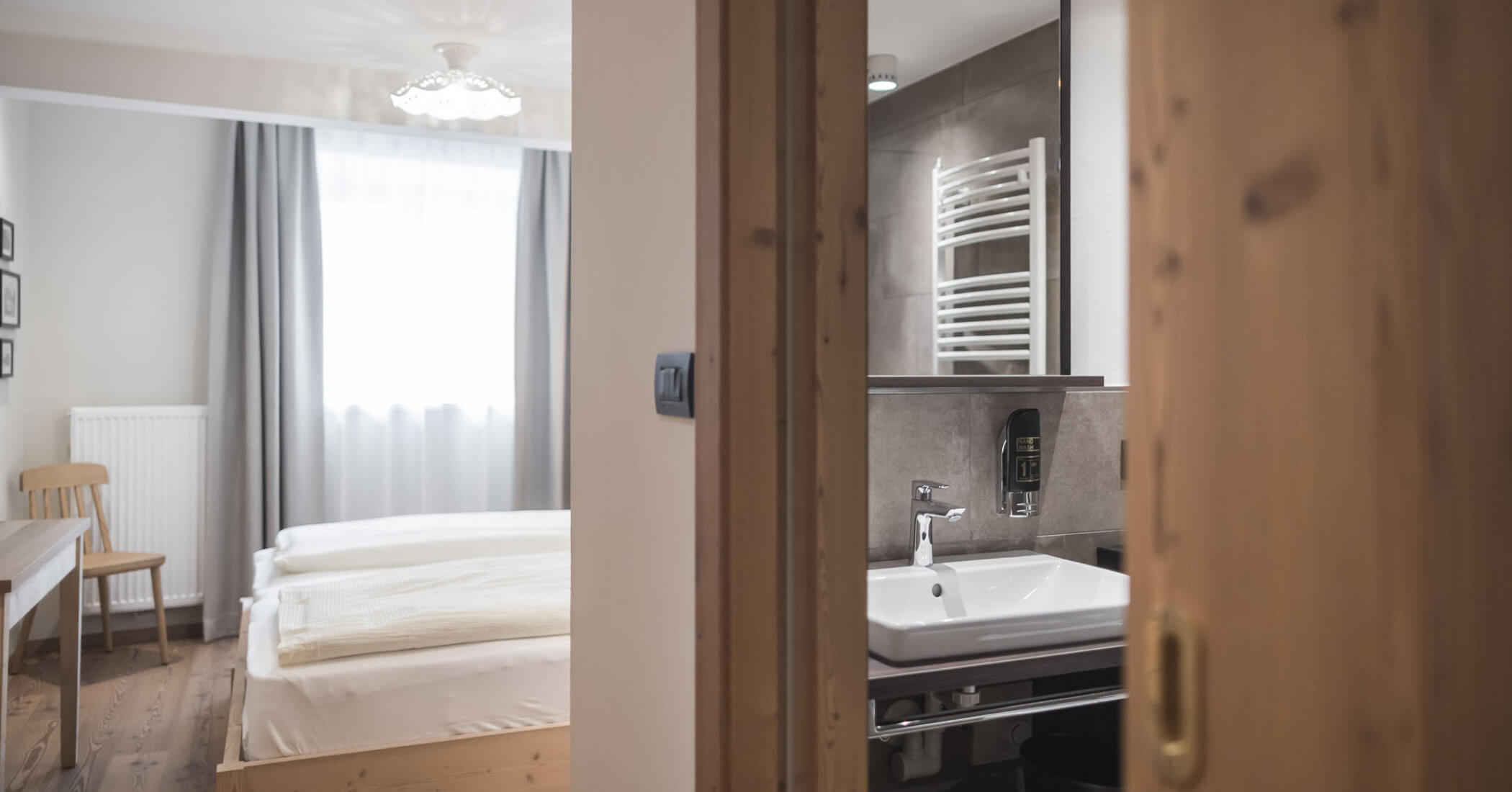 Uno sguardo nella camera d'albergo